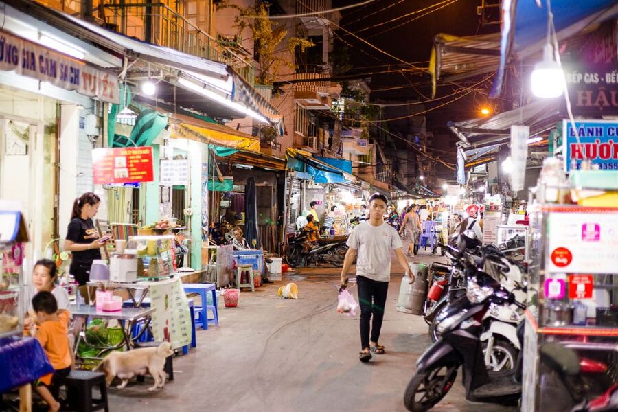 Ho Chi Minh City: Private Street Food Evening Walking Tour - Why a private street food tour works well in Saigon