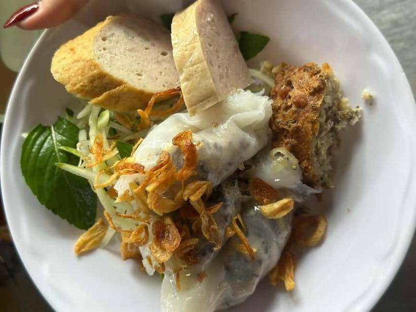 Ho Chi Minh City: Super Niche Walking Street Food Tour - District 10: a stronger taste of everyday food