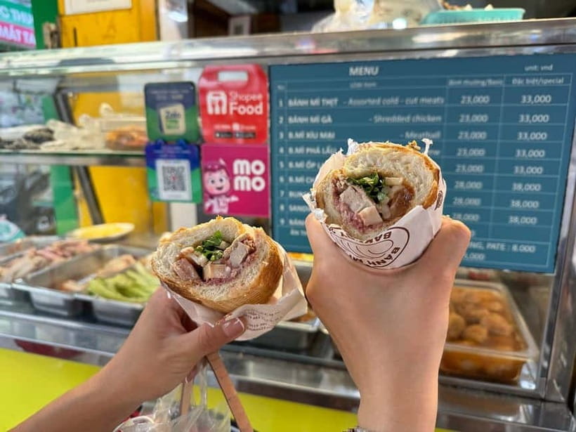 Ho Chi Minh City: Super Niche Walking Street Food Tour - The secret stop and the final sweets