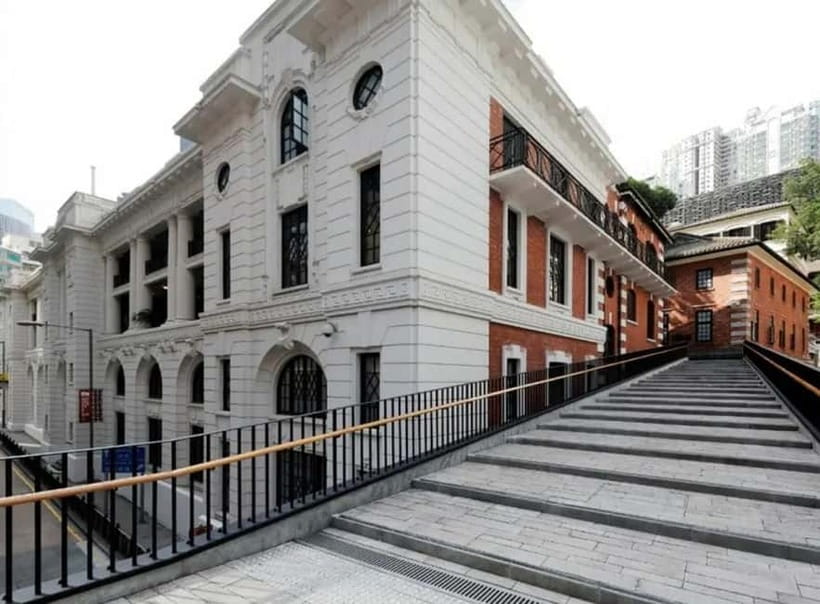Hong Kong Day Tour: Priority Peak Tram, City Walk & Dim Sum - Why the Peak Tram makes this six-hour tour worthwhile