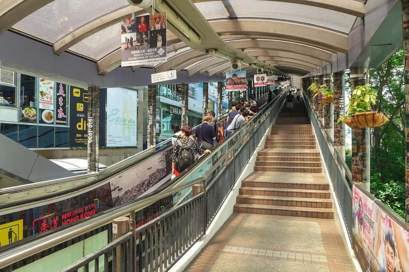Hong Kong Day Tour: Priority Peak Tram, City Walk & Dim Sum - Man Mo Temple and the atmosphere of old Hong Kong