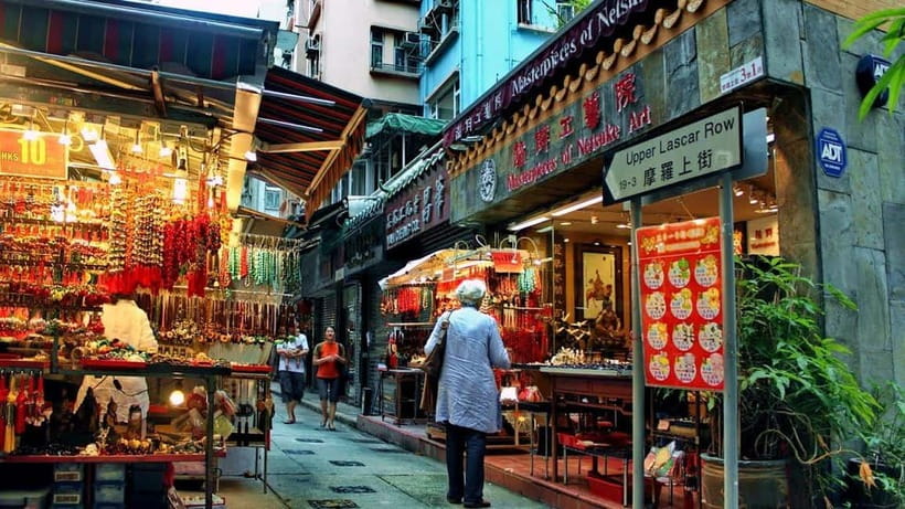 Hong Kong Day Tour: Priority Peak Tram, City Walk & Dim Sum - Tim Ho Wan brings a satisfying finish