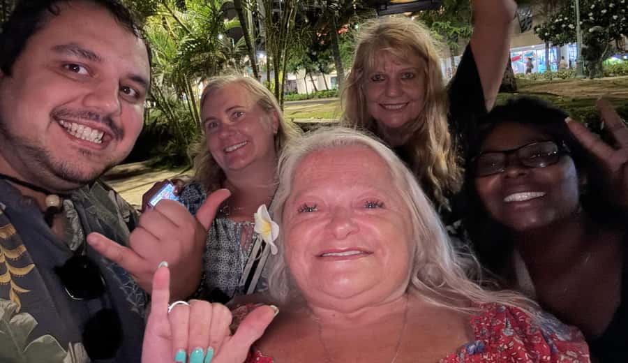 Honolulu Haunts: Ghosts and Spirits Walking Tour - Meeting the Guide at the King Kamehameha Statue