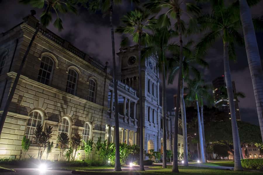 Honolulu Haunts: Ghosts and Spirits Walking Tour - The Guides Make the Biggest Difference