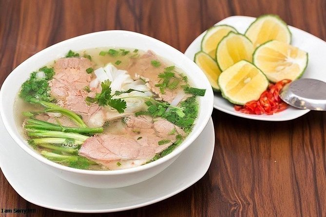 [HOT] Hanoi Old Quarter Walking Street Food - Small Group Tour - The guide can make or break the evening