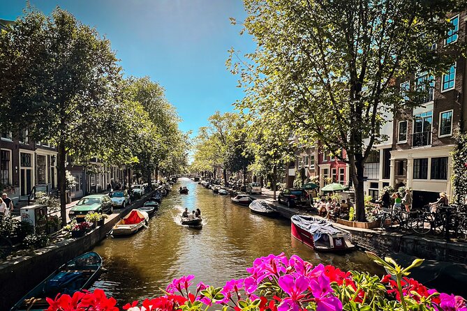 Humans of Amsterdam: Cultural Walking Tour incl. meeting 2 locals - De Wallen, with a personal view of sex work