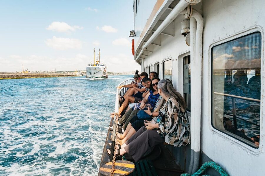 Istanbul: European and Asian Side Guided Foodie Walking Tour - Kadıköy market and the Asian-side food scene