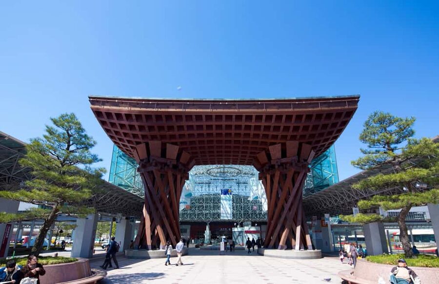 Kanazawa Private/Group Walking Tour: Local & Major Highlight - Kanazawa Castle Park: power in timber and stone
