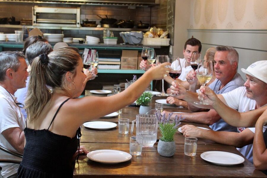 Kelowna: Walking Food Tour with 7 Tastings and 4 Drinks - Chaibaba tea and Sprout Bread