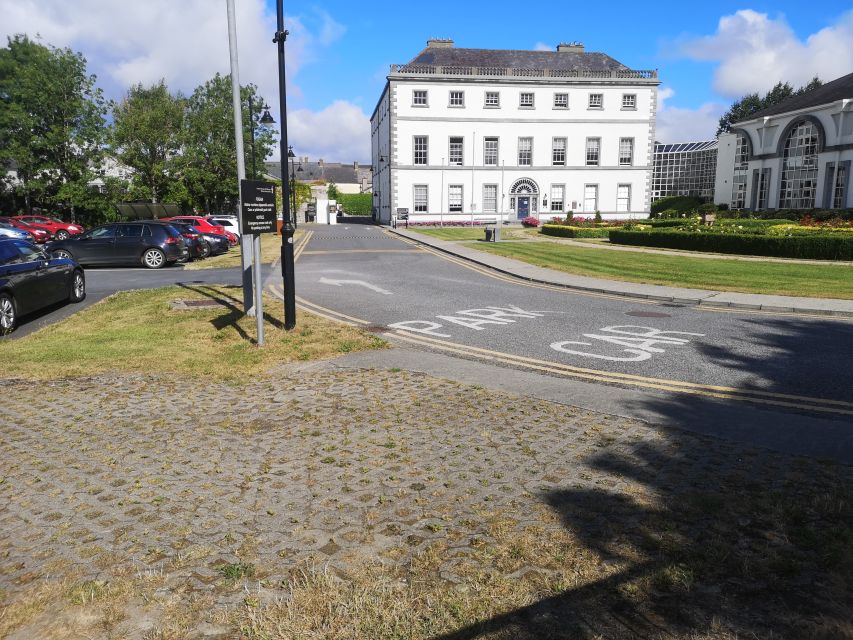 Kilkenny: Historical Highlights Walking Tour - Guide style, languages, and group size