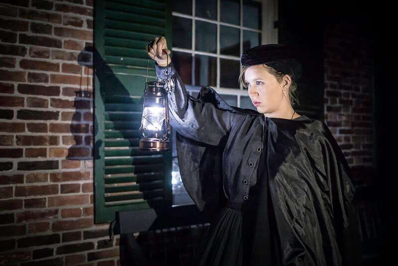 Kingston: Haunted Night Walking Tour - Haunted hotels and bed-and-breakfasts