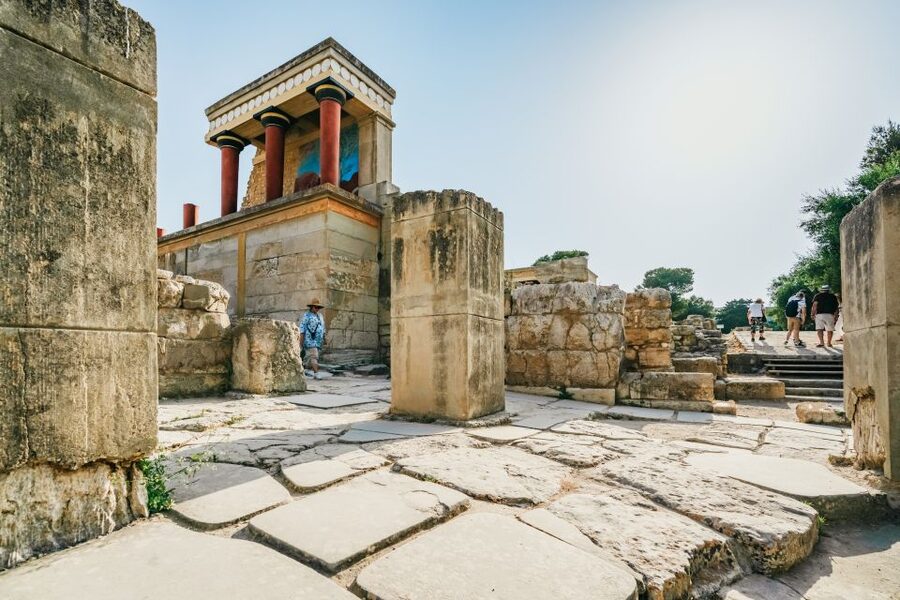 Knossos: Knossos Palace Skip-the-Line Guided Walking Tour - The guides are the main reason to pay more
