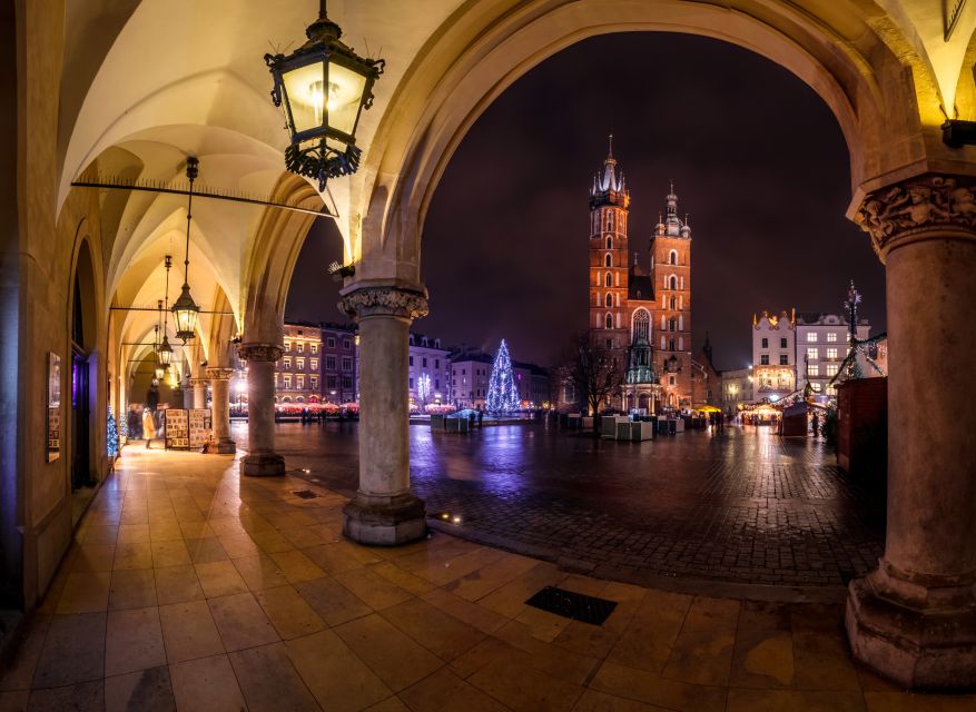 Krakow: Evening Walking Tour with Spooky Stories - Why Krakow works so well after sunset