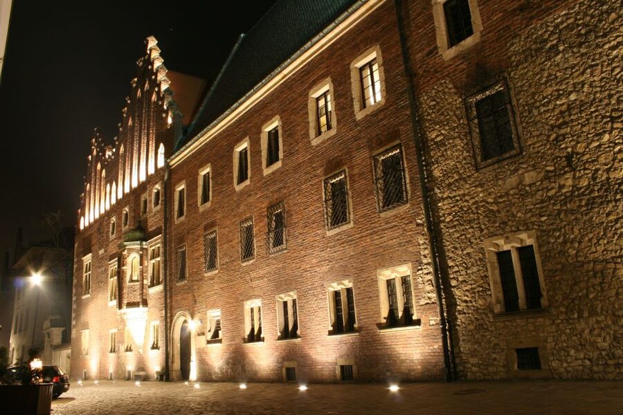 Krakow: Evening Walking Tour with Spooky Stories - Is $24 good value for two hours?
