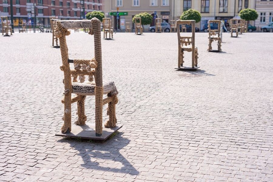 Krakow: Jewish Ghetto Guided Walking Tour - Seeing the former Ghetto Wall