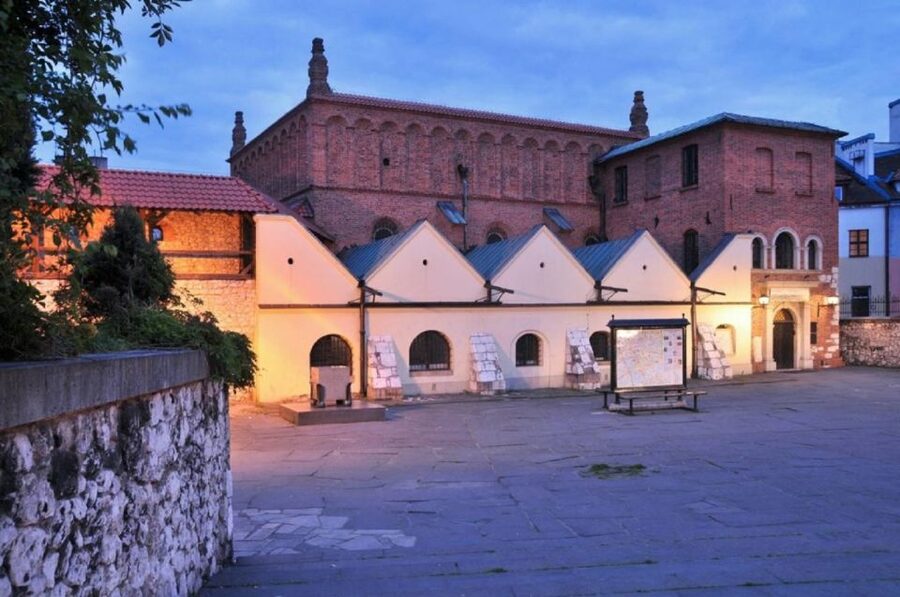 Krakow: Kazimierz Jewish Quarter Walking Tour - Why Kazimierz needs a walking tour