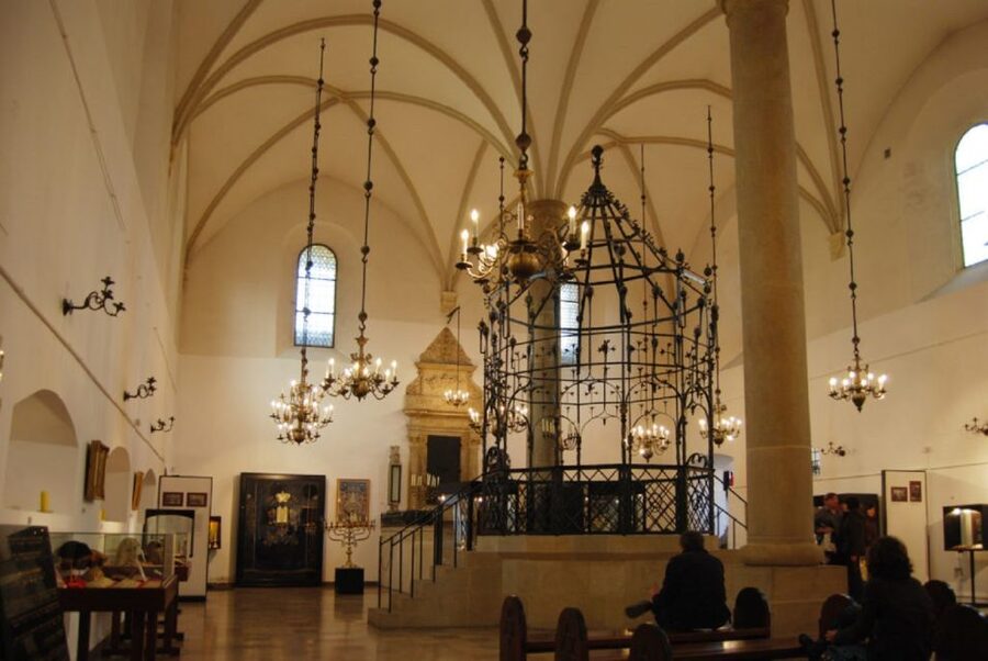 Krakow: Kazimierz Jewish Quarter Walking Tour - Tempel Synagogue and Kazimierz today