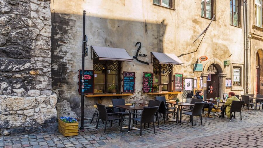 Krakow: Kazimierz Jewish Quarter Walking Tour - Plac Nowy and the modern district