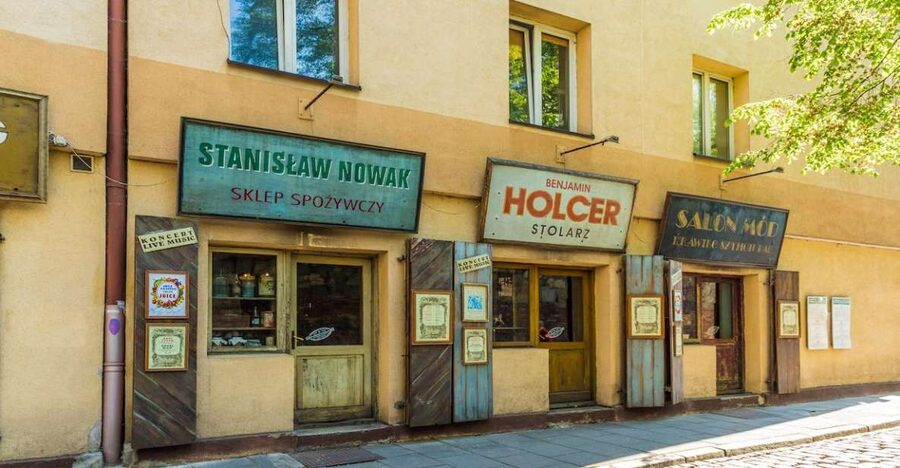 Krakow: Kazimierz Jewish Quarter Walking Tour - The guides make the difference