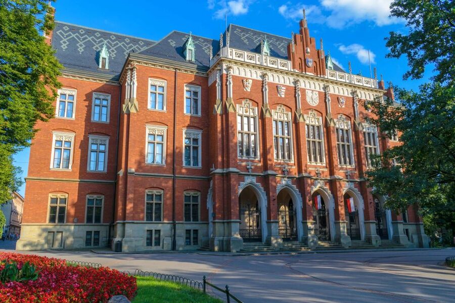 Krakow: Old Town Guided Walking Tour - What the $32 price buys you
