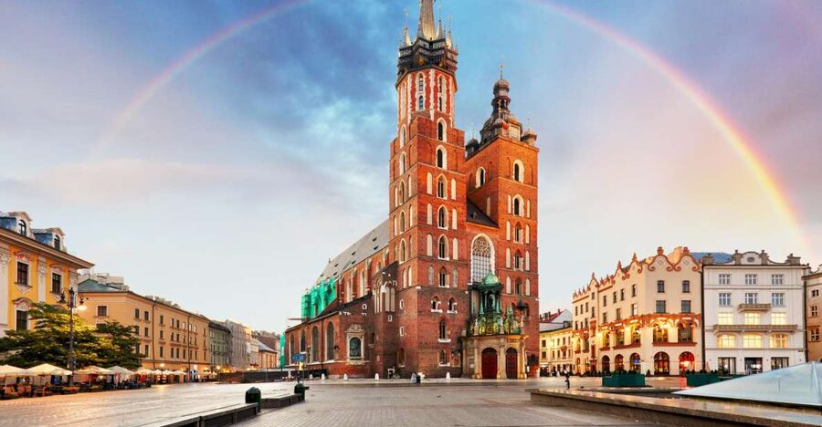 Krakow: Old Town Highlights Private Walking Tour - St Mary’s Basilica and the details you might miss