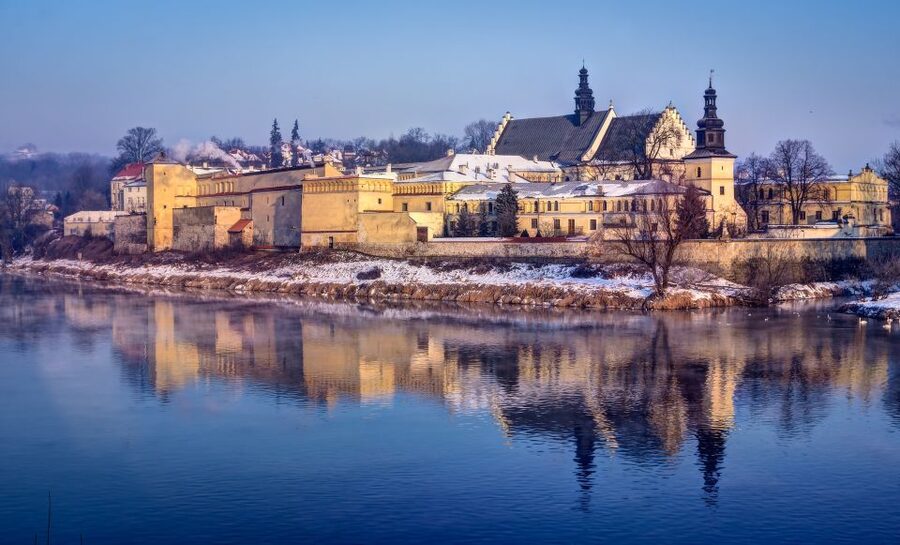 Krakow: Old Town Highlights Private Walking Tour - Inside Wawel Cathedral in the 4-hour option