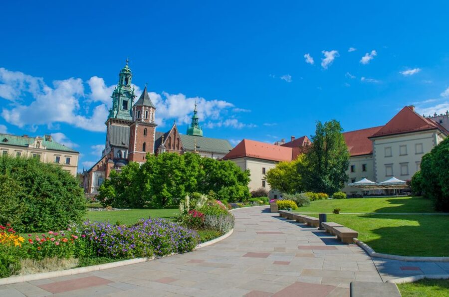 Krakow: Old Town Highlights Private Walking Tour - Kazimierz and Krakow’s Jewish heritage