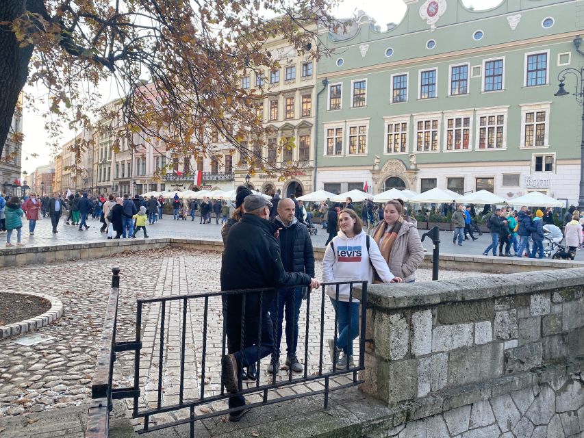 Krakow: Old Town Highlights Walking Tour - Key points at a glance