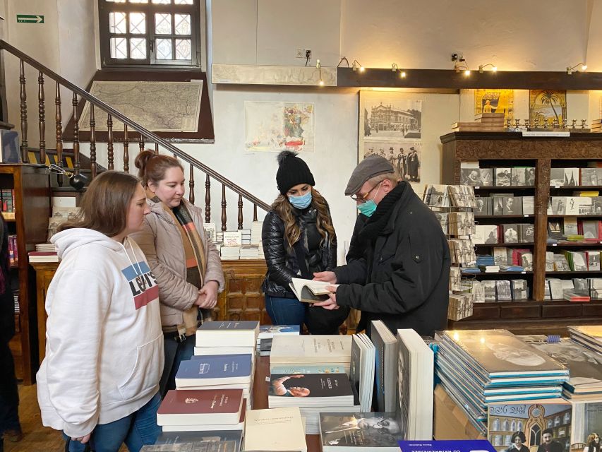 Krakow: Old Town Highlights Walking Tour - The guides and their storytelling style