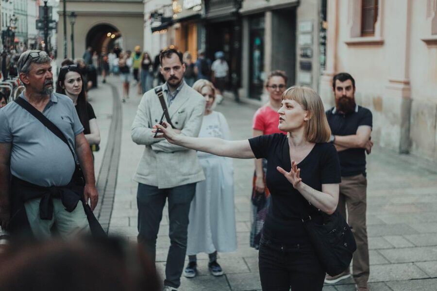 Krakow: Spooky Tales Guided Walking Tour - Meeting Krakow’s Lady in Black and White Lady