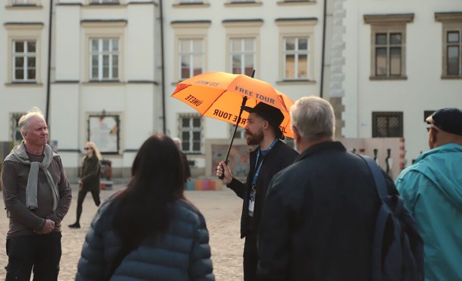 Krakow: The Old Town Walking Tour - How the guides shape the experience