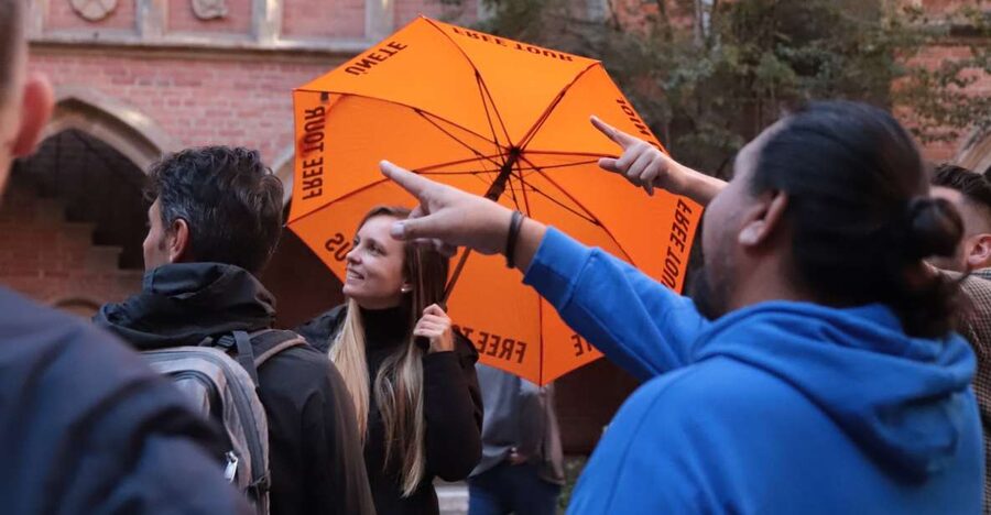 Krakow: The Old Town Walking Tour - Pace, group size, and comfort