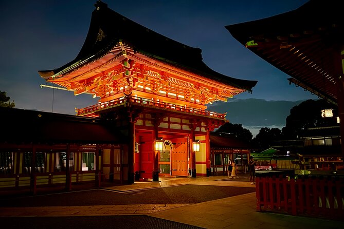 Kyoto Fushimi-Inari Night Walking Tour - Meeting the guide at the fox statue