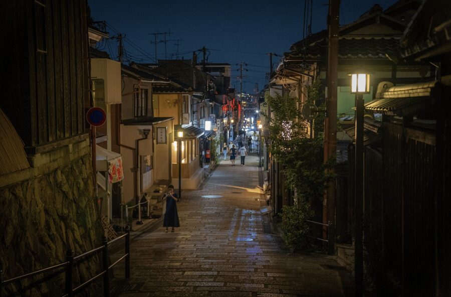 Kyoto: Geisha Dinner & Gion Cultural Walk - A kaiseki-style dinner at a local restaurant