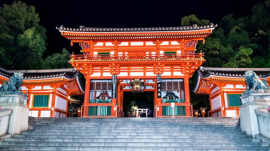 Kyoto: Gion Geisha District Walking Tour - Stories of Geisha - The Izumo-no-Okuni statue and the origins of kabuki