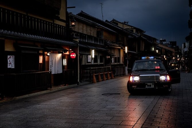 Kyoto Gion Geisha District Walking Tour - The Stories of Geisha - Why Gion is more interesting after sunset