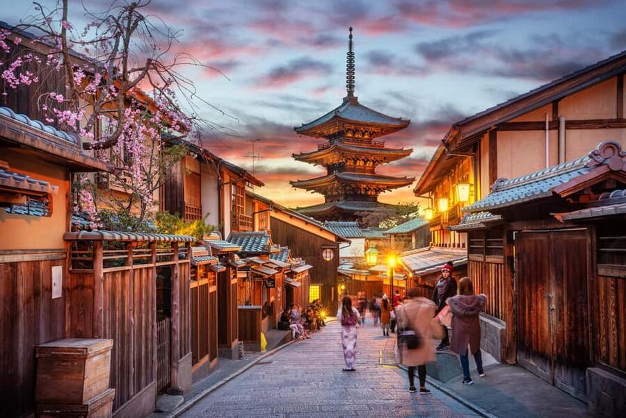 Kyoto: Gion Hidden Gems & Geisha Culture Tour - Shirakawa Canal gives Gion its postcard view