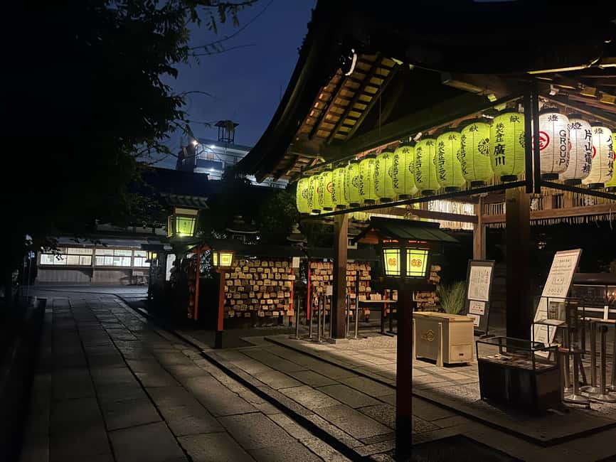 Kyoto: Gion Magical Night Walking Tour with Geisha Trivia - What the guides add