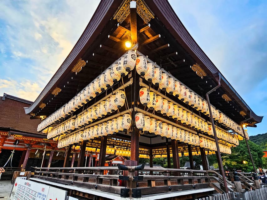 Kyoto: Gion Sunset Walking Tour with Local Guide - The included snack is small but useful