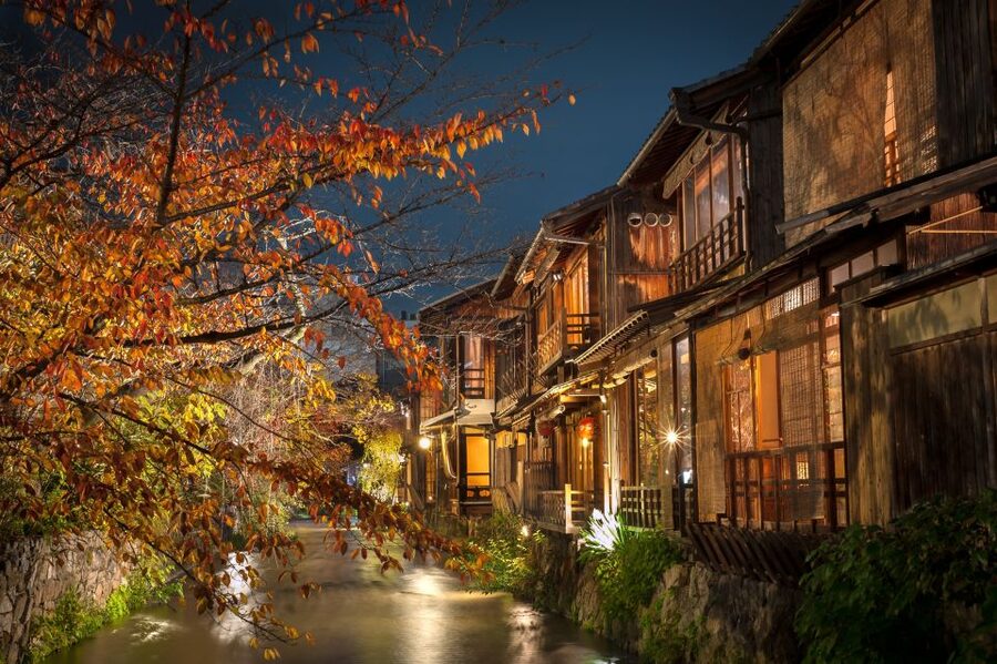 Kyoto: Gion Sunset Walking Tour with Local Guide - Pontocho finishes the evening on a lively note