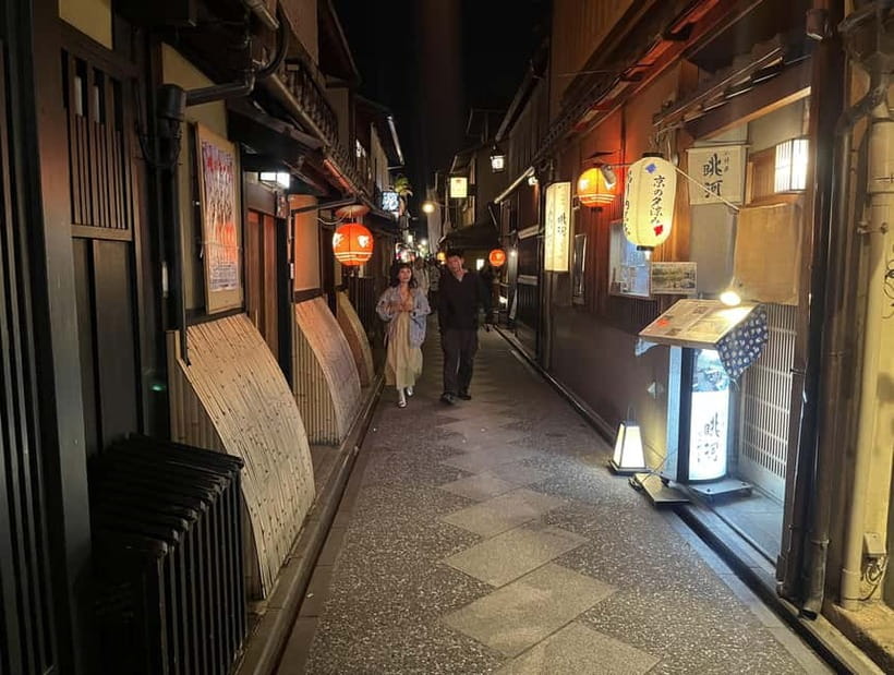 Kyoto: Gion Walking Tour - Sanjo Ohashi and the route into Gion