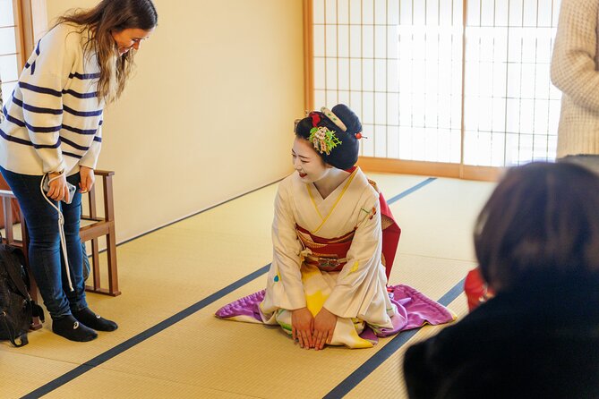 Kyoto: Meet the Geisha Maiko with Gion Walking Tour - The guides make a practical difference