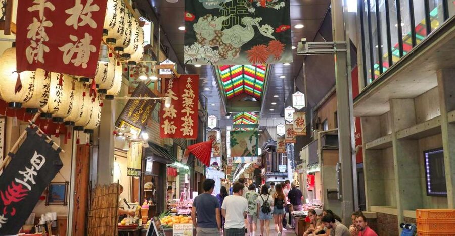Kyoto: Nishiki Market Brunch Walking Tour-7 Tastings+Brunch - Why the morning timing works so well