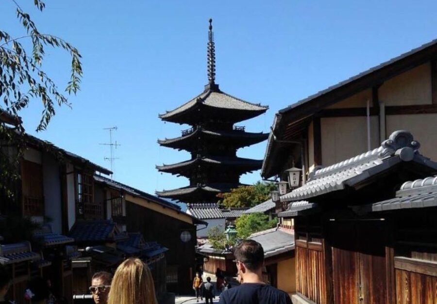 Kyoto: Private 2.5 Hour Historical Walking Tour - Maruyama Park and Nene-no-michi