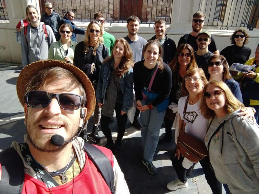 La Docta Free Walking Tour "Córdoba La Antigua". - San Martín Square, the Cathedral, and the Cabildo