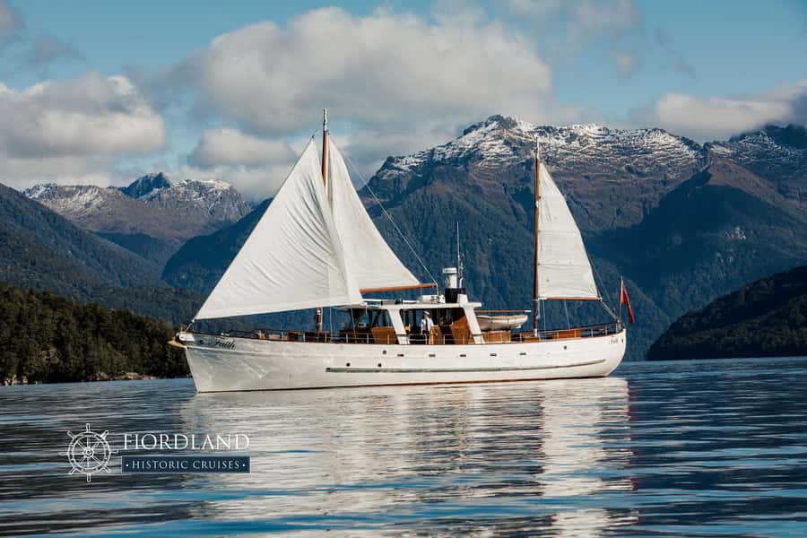 Lake Te Anau: 3-Hour Boat Cruise with Guided Walk - Key points at a glance
