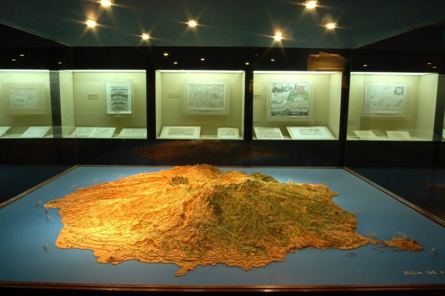 Las Palmas: Private Old City Guided Walking Tour with Tapas - Booking details that matter