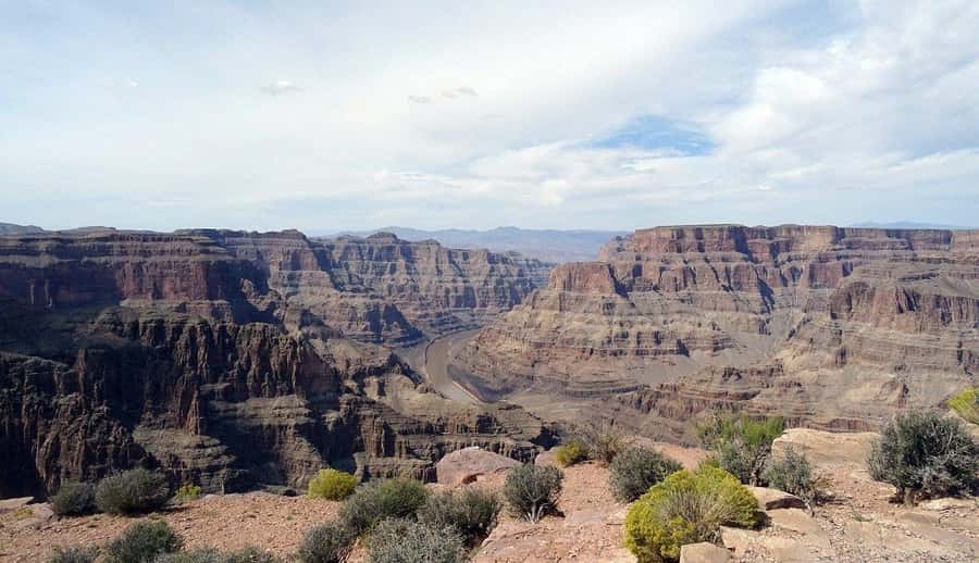 Las Vegas: Grand Canyon West Bus Tour with Guided Walk - Deciding on the Skywalk