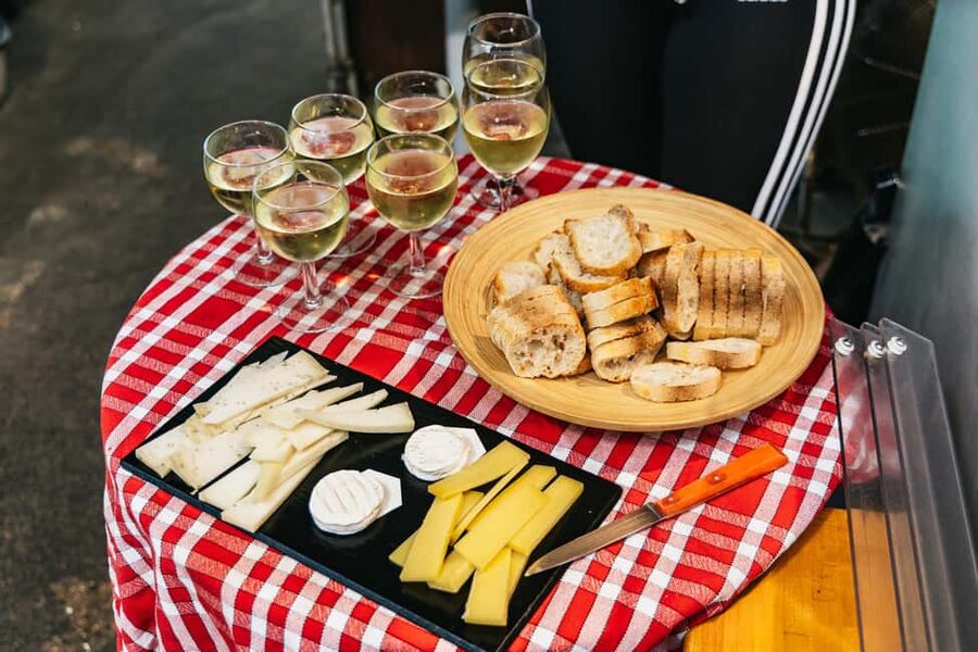 Le Marais Walking Food Tour with Cheese, Wine & Pastries - What the Le Marais food walk is really like
