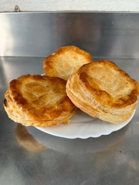 Lecce: Guided Street Food Walking Tour with Food and Wine - Piazza Sant’Oronzo and the second food stop